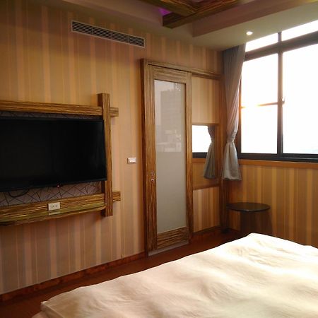 Wei Feng Hotel - Kaohsiung Exterior photo