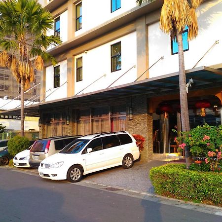 Wei Feng Hotel - Kaohsiung Exterior photo