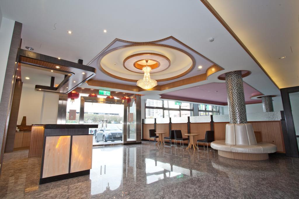 Wei Feng Hotel - Kaohsiung Exterior photo